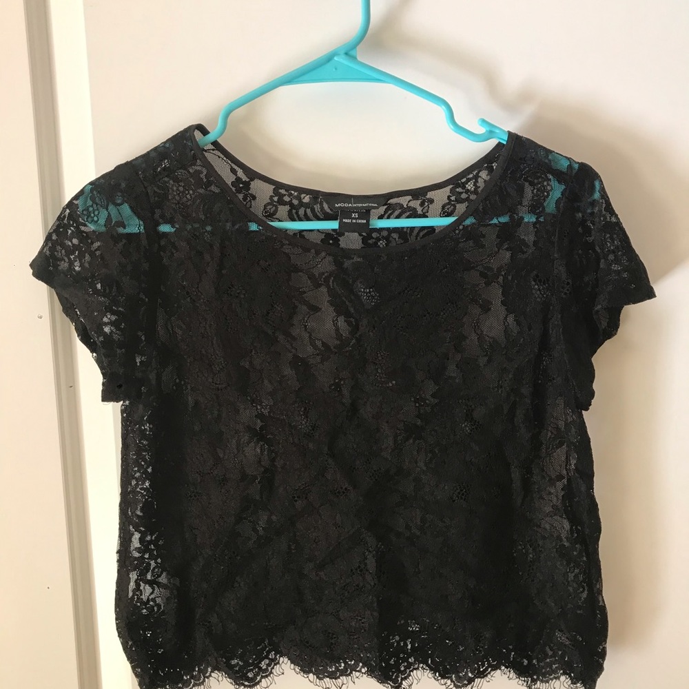 Moda international lace shirt